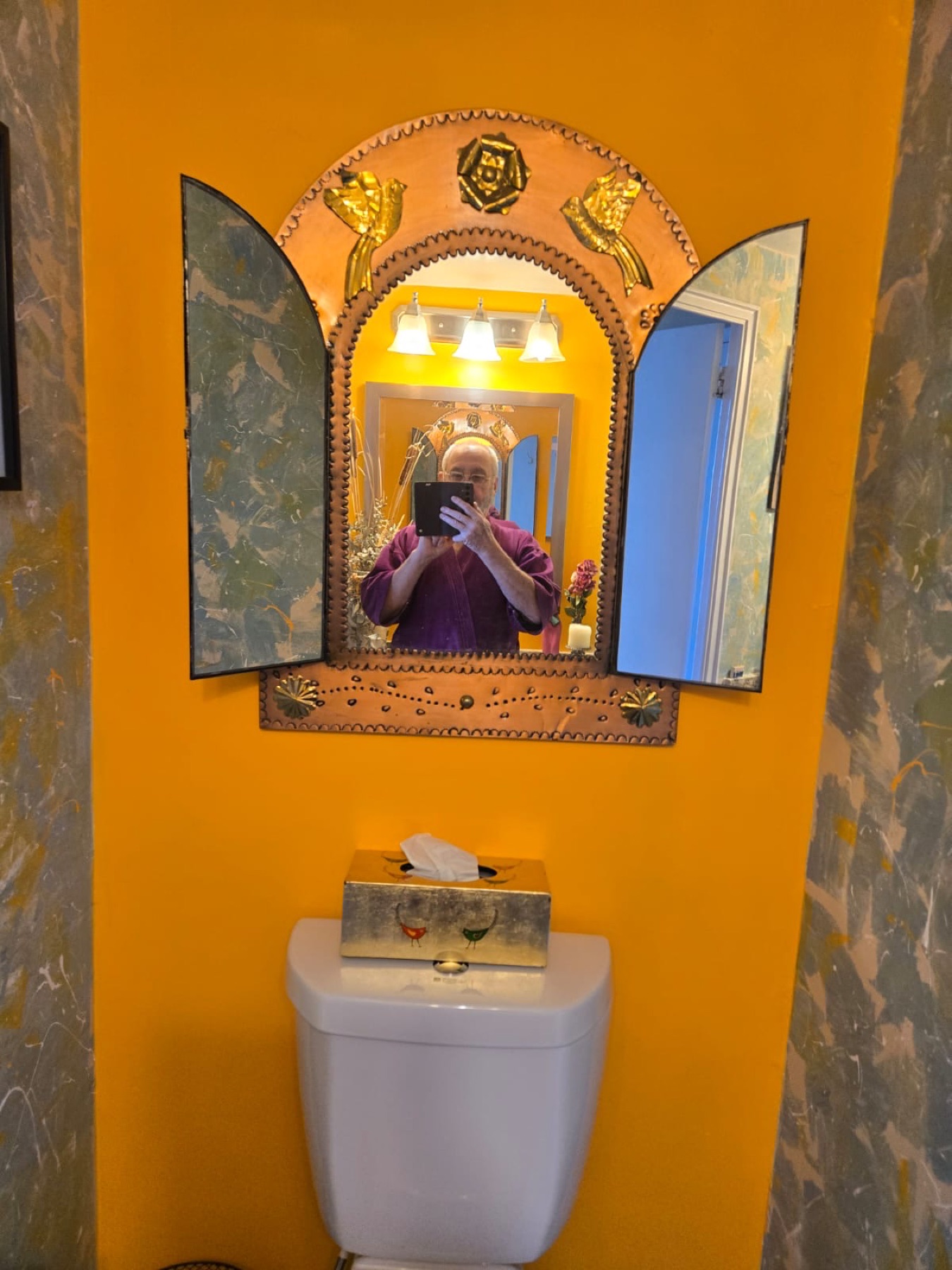 Custom mirror detail